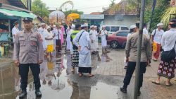 Harmonisasi Umat Terjaga, Polsek Krembung Kawal Upacara Suci Piodalan di Pura Margo Wening